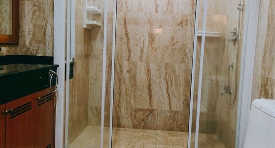For rent 5 bedrooms condo in Khlong Toei, Bangkok