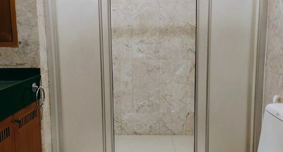 For rent 5 bedrooms condo in Khlong Toei, Bangkok
