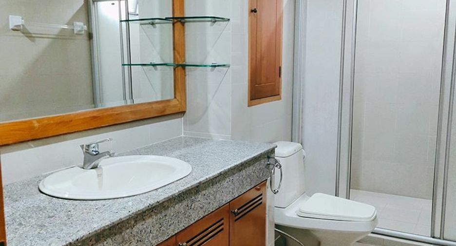 For rent 5 bedrooms condo in Khlong Toei, Bangkok
