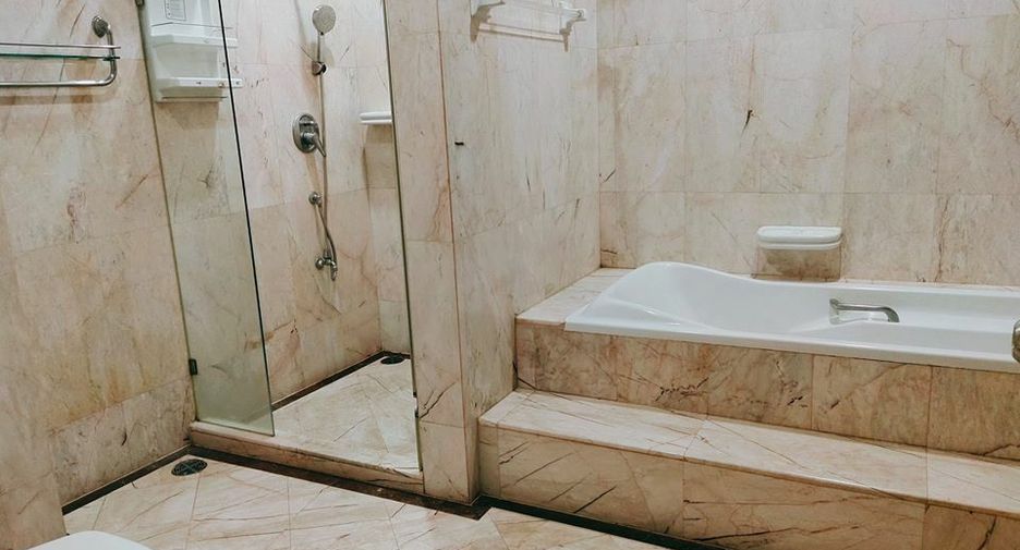 For rent 5 bedrooms condo in Khlong Toei, Bangkok