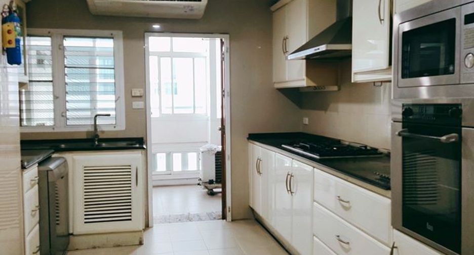 For rent 5 bedrooms condo in Khlong Toei, Bangkok