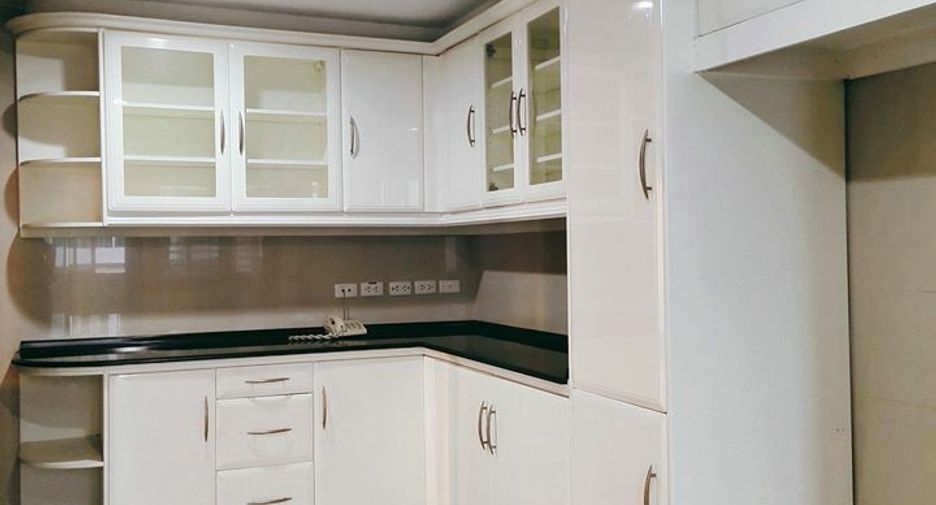 For rent 5 bedrooms condo in Khlong Toei, Bangkok