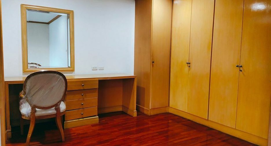 For rent 5 bedrooms condo in Khlong Toei, Bangkok