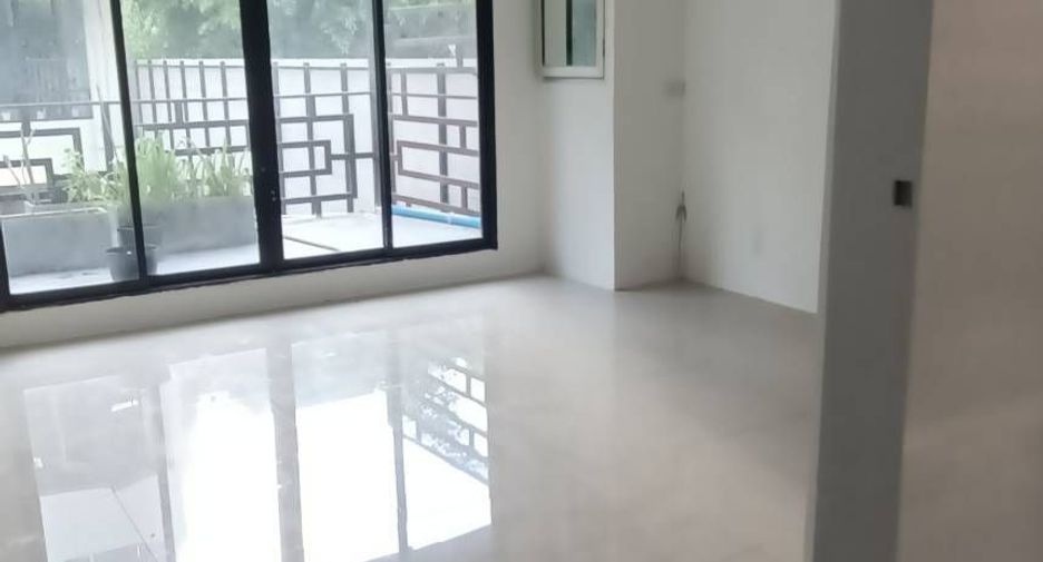For rent 1 bed retail Space in Watthana, Bangkok