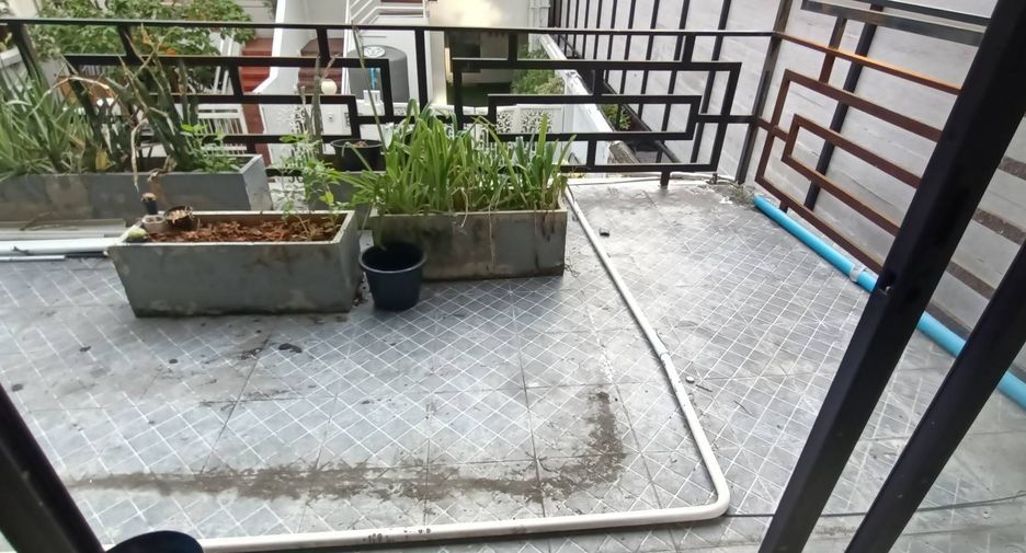 For rent 1 bed retail Space in Watthana, Bangkok