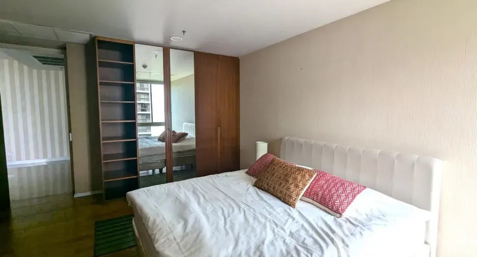 For rent 2 bedrooms condo in Sathon, Bangkok