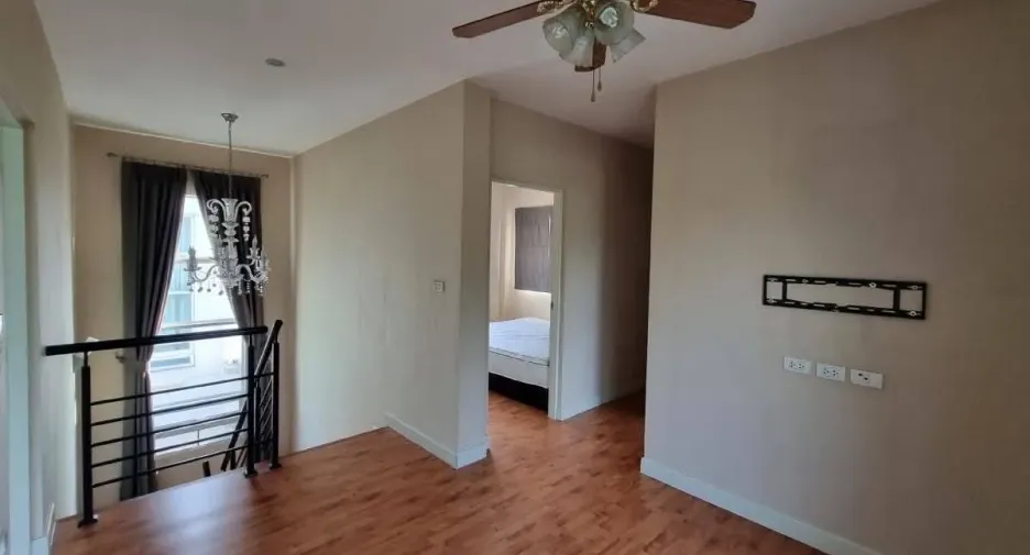 For rent 3 bedrooms house in Saphan Sung, Bangkok