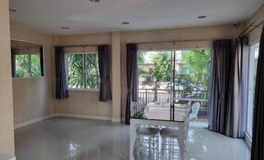 For rent 3 bedrooms house in Saphan Sung, Bangkok