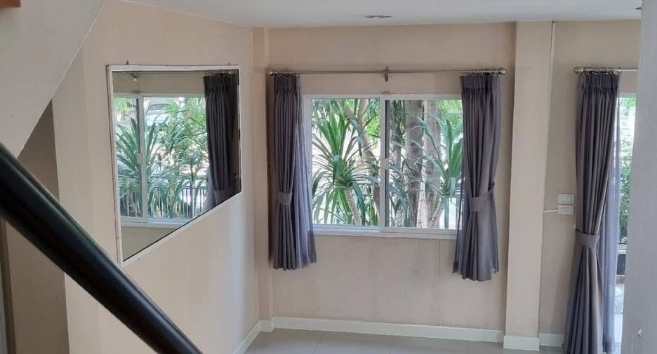 For rent 3 bedrooms house in Saphan Sung, Bangkok