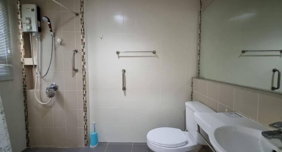 For rent 3 bedrooms house in Saphan Sung, Bangkok