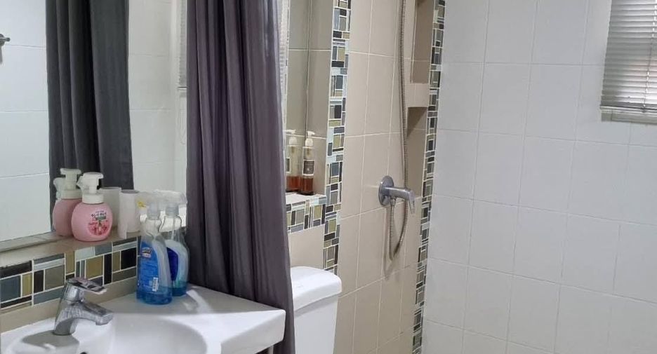 For rent 3 bedrooms house in Saphan Sung, Bangkok