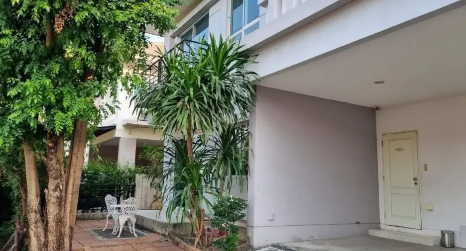 For rent 3 bedrooms house in Saphan Sung, Bangkok