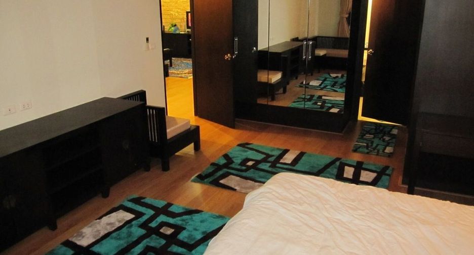 For rent 2 bedrooms condo in Khlong Toei, Bangkok