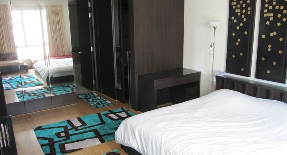 For rent 2 bedrooms condo in Khlong Toei, Bangkok