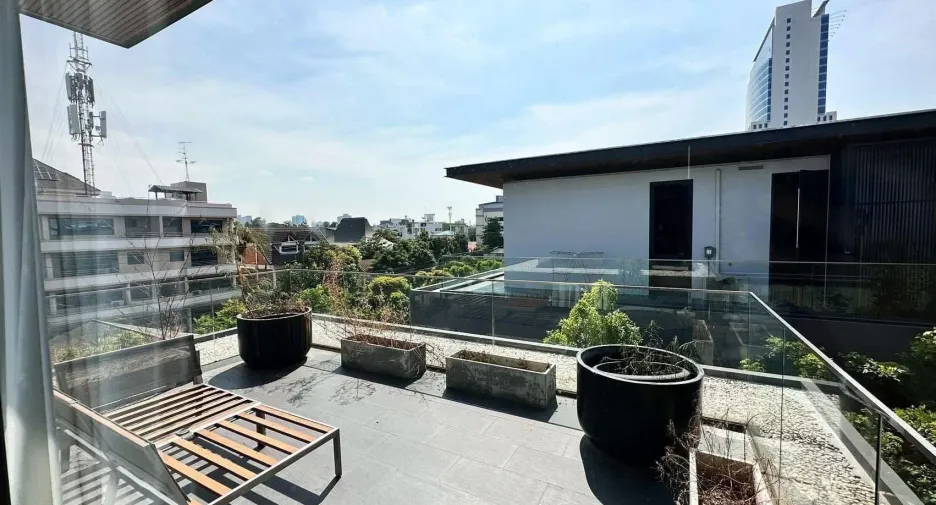 For rent 5 bedrooms house in Huai Khwang, Bangkok