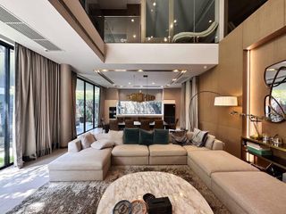 For rent 5 bedrooms house in Huai Khwang, Bangkok