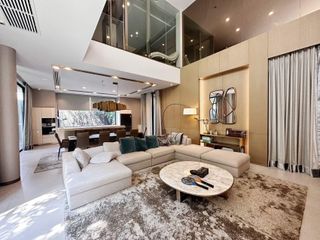 For rent 5 bedrooms house in Huai Khwang, Bangkok