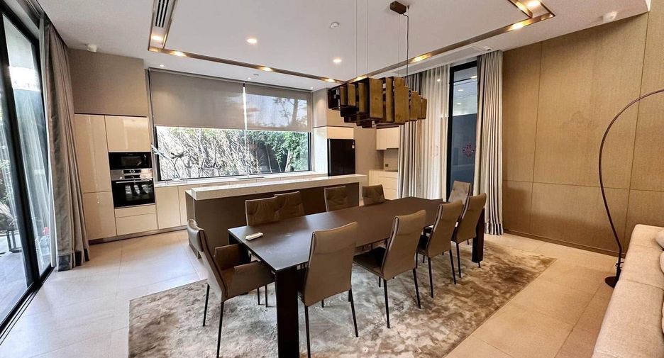 For rent 5 bedrooms house in Huai Khwang, Bangkok