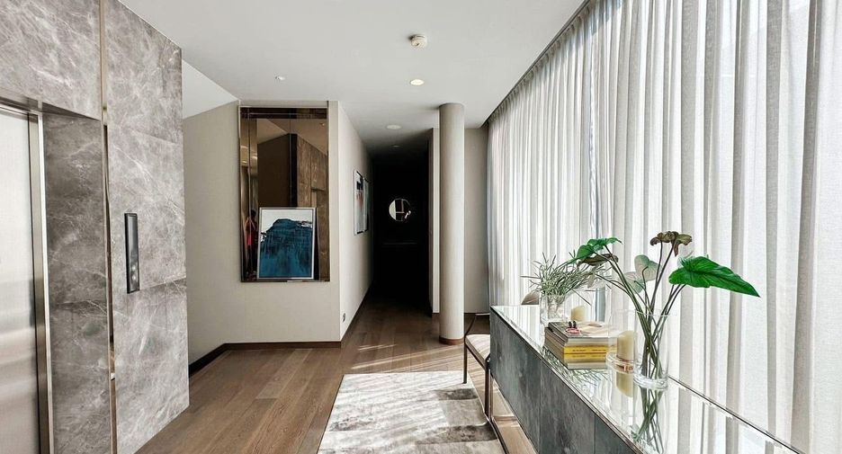 For rent 5 bedrooms house in Huai Khwang, Bangkok