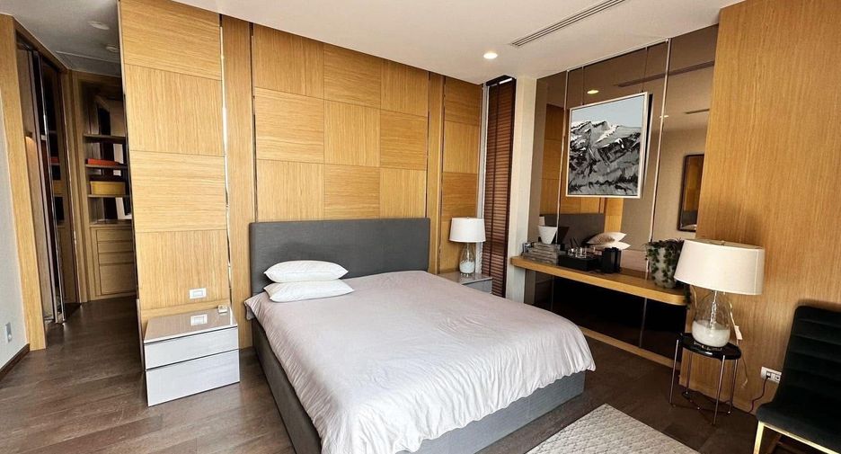For rent 5 bedrooms house in Huai Khwang, Bangkok