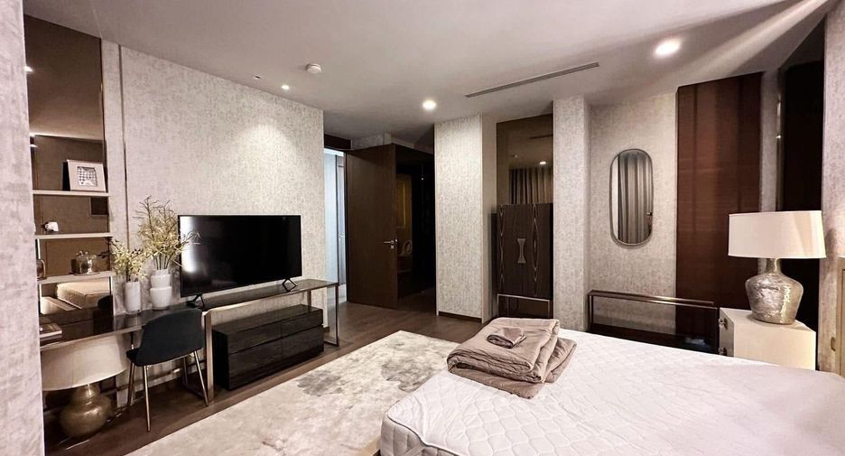 For rent 5 bedrooms house in Huai Khwang, Bangkok