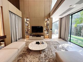 For rent 5 bedrooms house in Huai Khwang, Bangkok