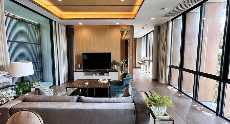For rent 5 bedrooms house in Huai Khwang, Bangkok