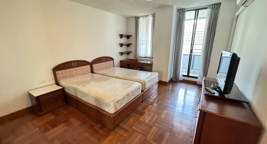 For rent 3 bedrooms apartment in Pathum Wan, Bangkok