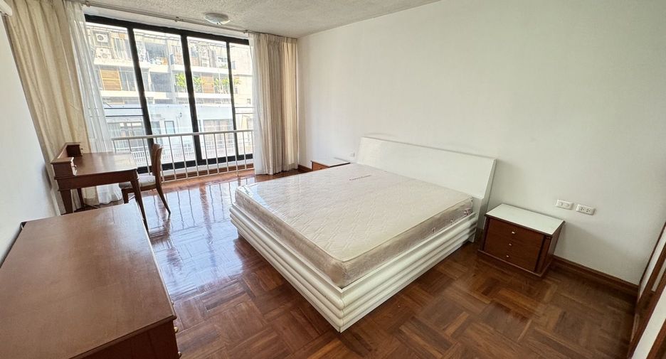 For rent 3 bedrooms apartment in Pathum Wan, Bangkok