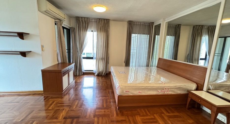 For rent 3 bedrooms apartment in Pathum Wan, Bangkok