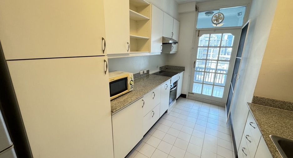 For rent 3 bedrooms apartment in Pathum Wan, Bangkok