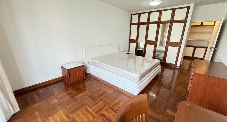 For rent 3 bedrooms apartment in Pathum Wan, Bangkok