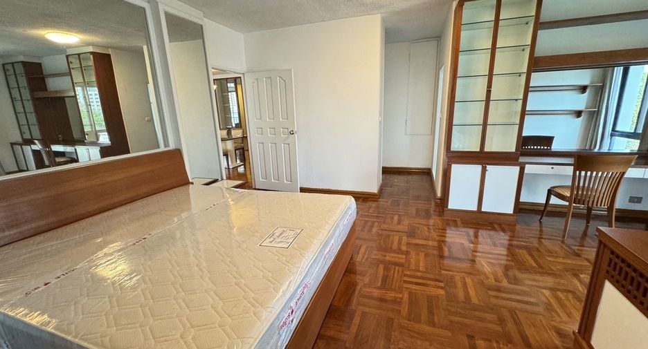 For rent 3 bedrooms apartment in Pathum Wan, Bangkok