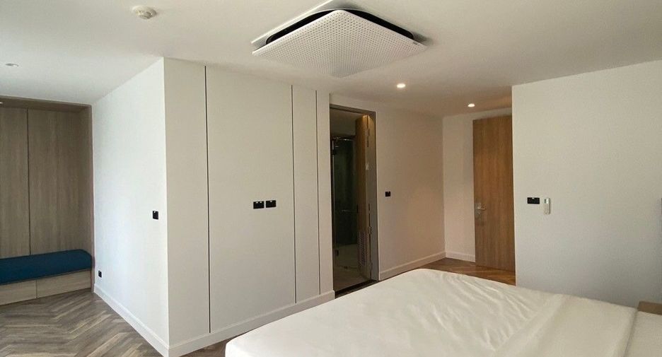 For rent 3 bedrooms apartment in Watthana, Bangkok