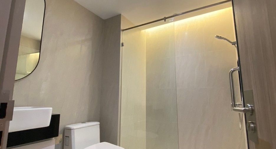 For rent 3 bedrooms apartment in Watthana, Bangkok