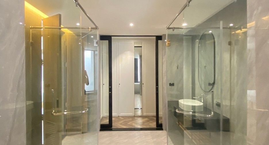 For rent 3 bedrooms apartment in Watthana, Bangkok
