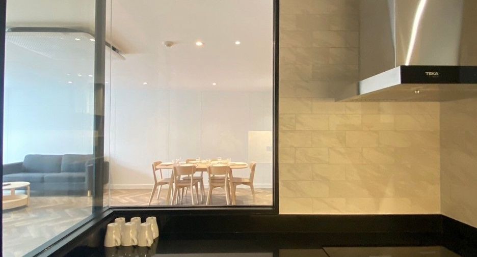For rent 3 bedrooms apartment in Watthana, Bangkok