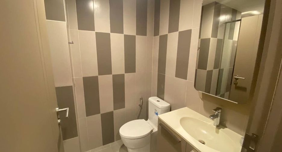 For rent 2 bedrooms condo in Khlong San, Bangkok