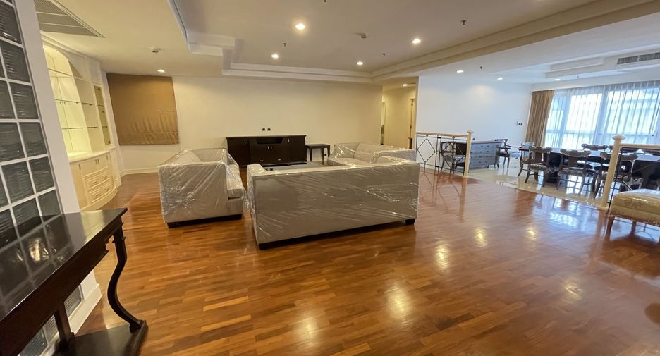 For rent 3 bedrooms apartment in Khlong Toei, Bangkok