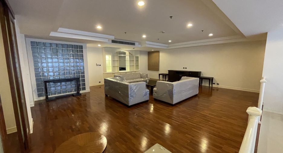 For rent 3 bedrooms apartment in Khlong Toei, Bangkok