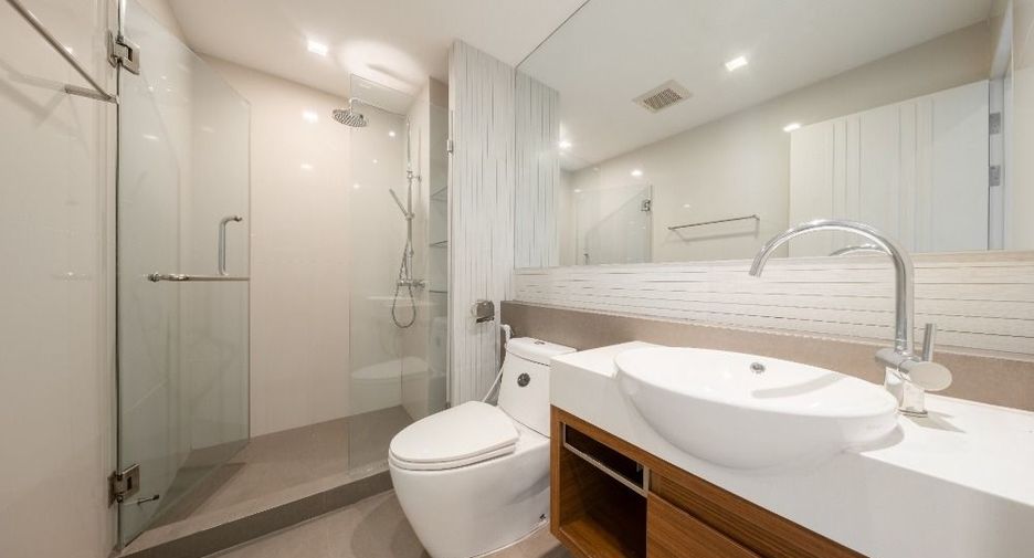 For rent 1 bed condo in Phra Khanong, Bangkok
