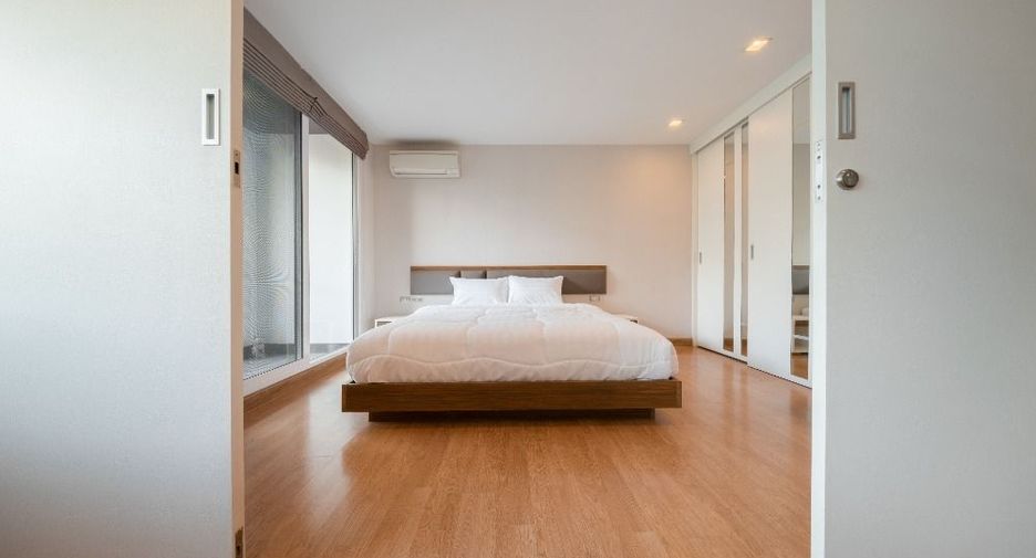 For rent 1 bed condo in Phra Khanong, Bangkok