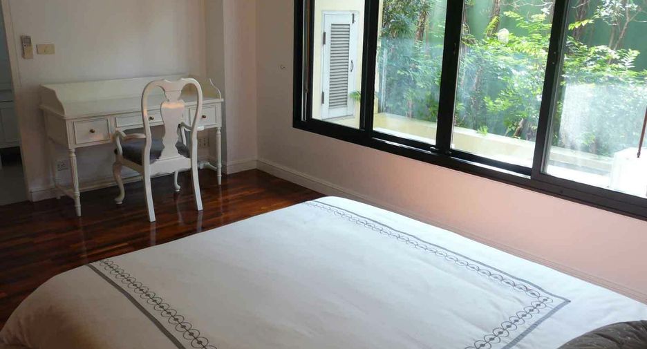 For rent 3 bedrooms condo in Sathon, Bangkok