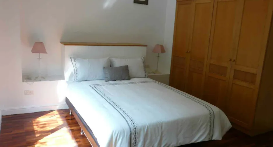 For rent 3 bedrooms condo in Sathon, Bangkok