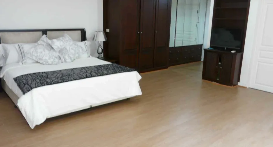 For rent 3 bedrooms condo in Sathon, Bangkok