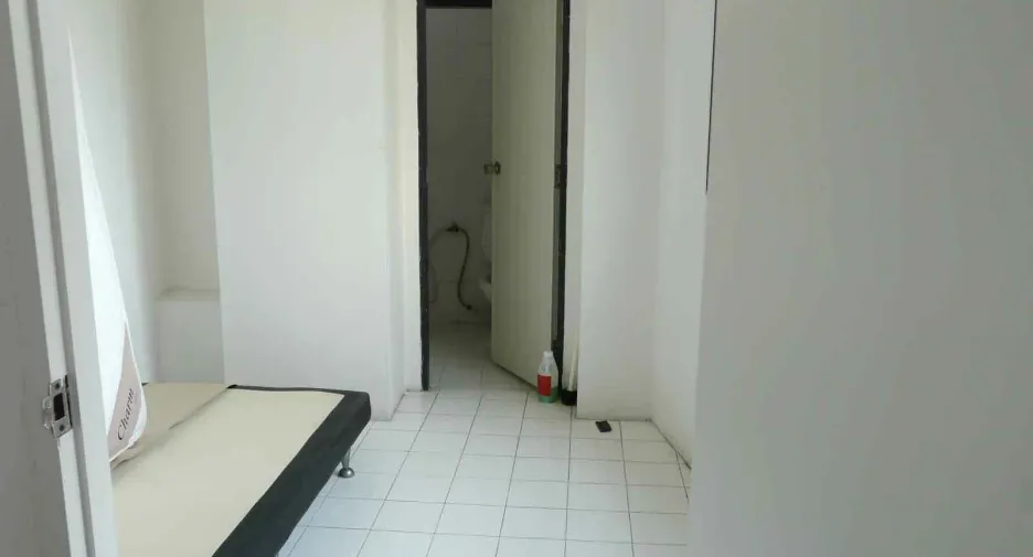 For rent 3 bedrooms condo in Sathon, Bangkok
