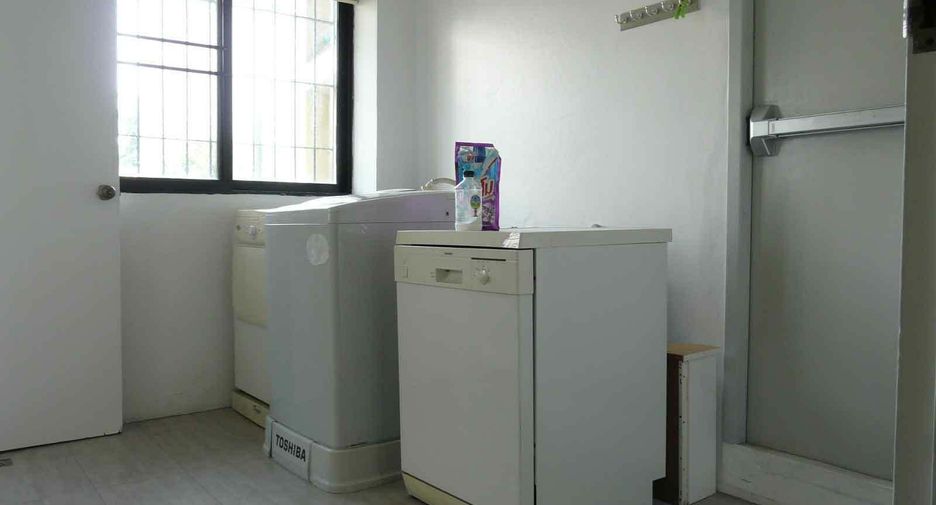 For rent 3 bedrooms condo in Sathon, Bangkok