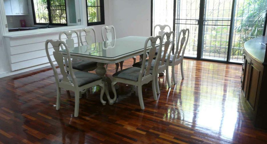 For rent 3 bedrooms condo in Sathon, Bangkok