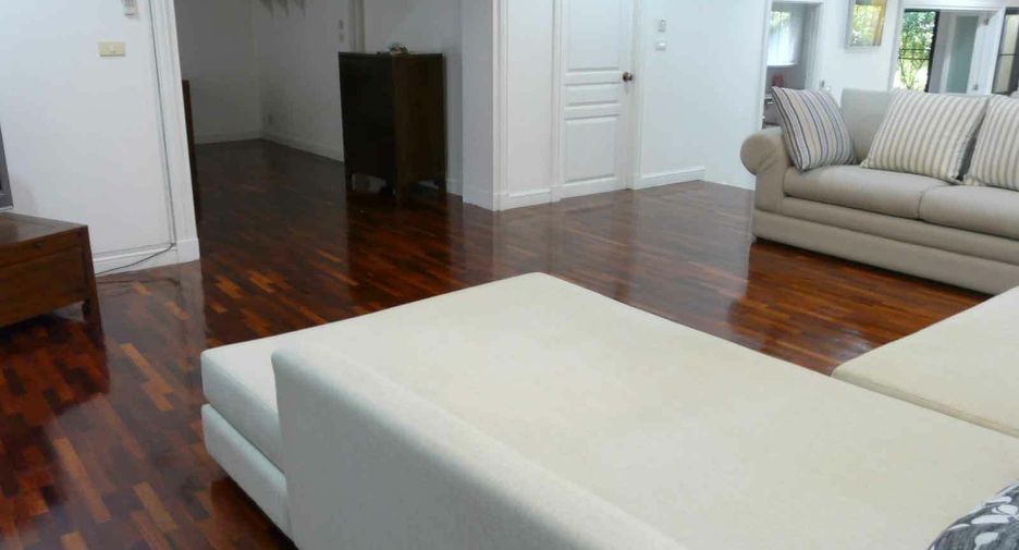 For rent 3 bedrooms condo in Sathon, Bangkok