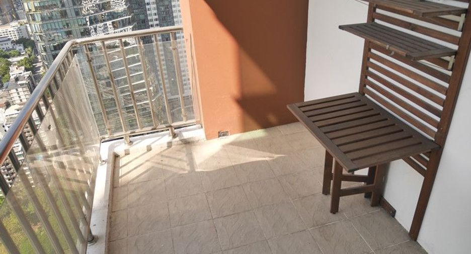 For rent 3 bedrooms condo in Khlong Toei, Bangkok